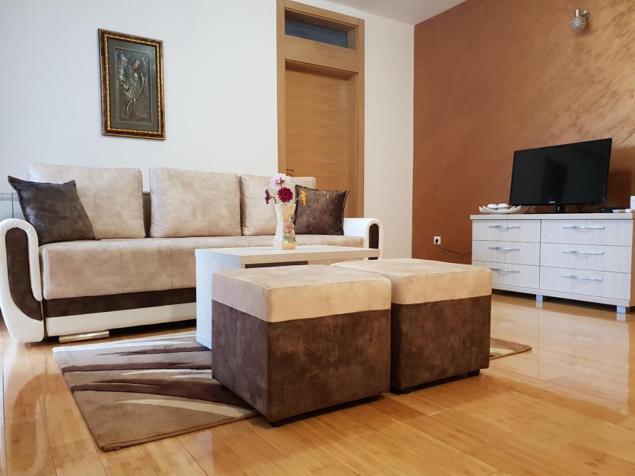 Apartman Kej Free Parking Kraljevo Kültér fotó